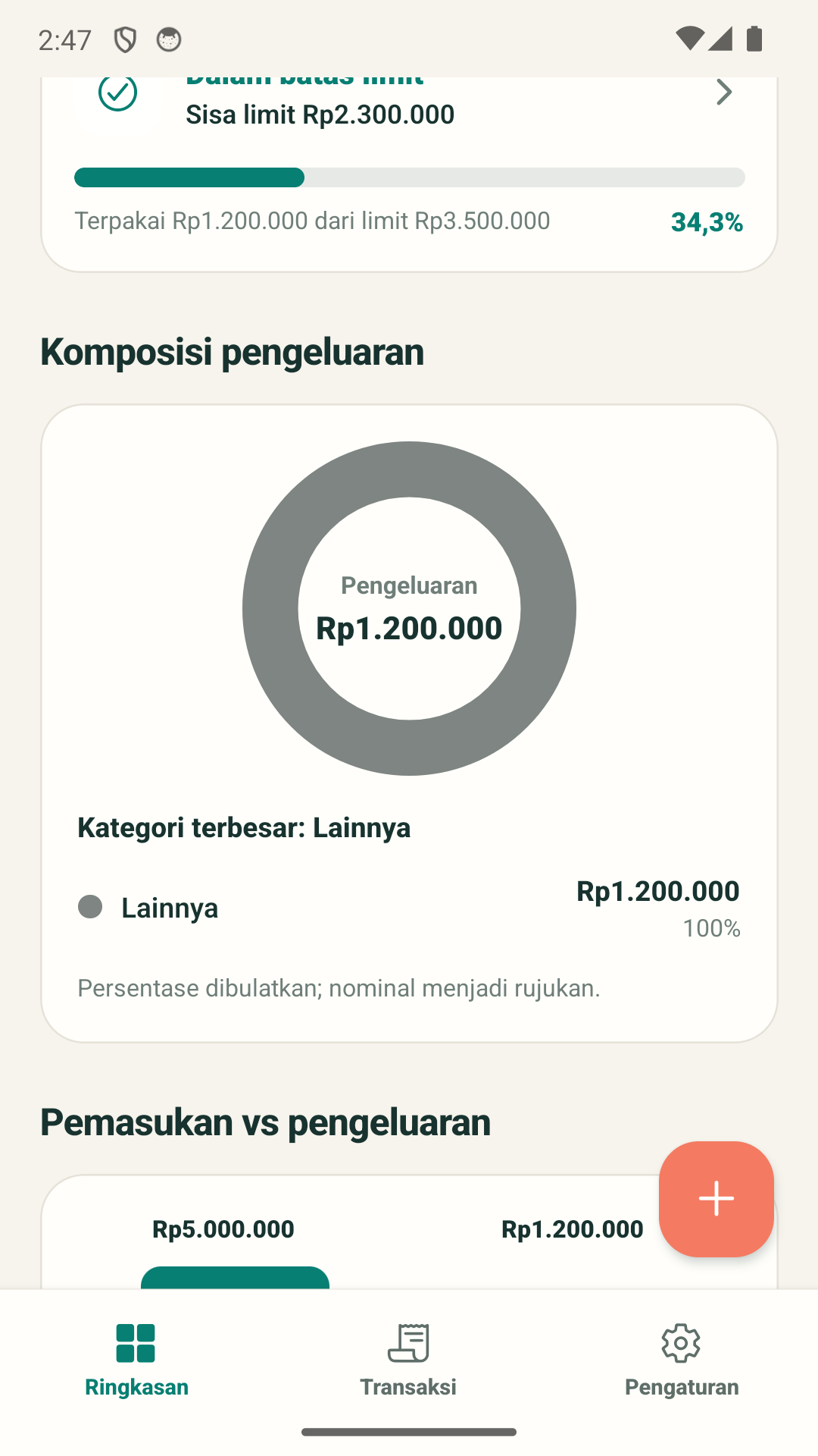 Tangkapan layar Catatan Bulanan: komposisi dan perbandingan. Komposisi pengeluaran per kategori dan perbandingan pemasukan–pengeluaran.